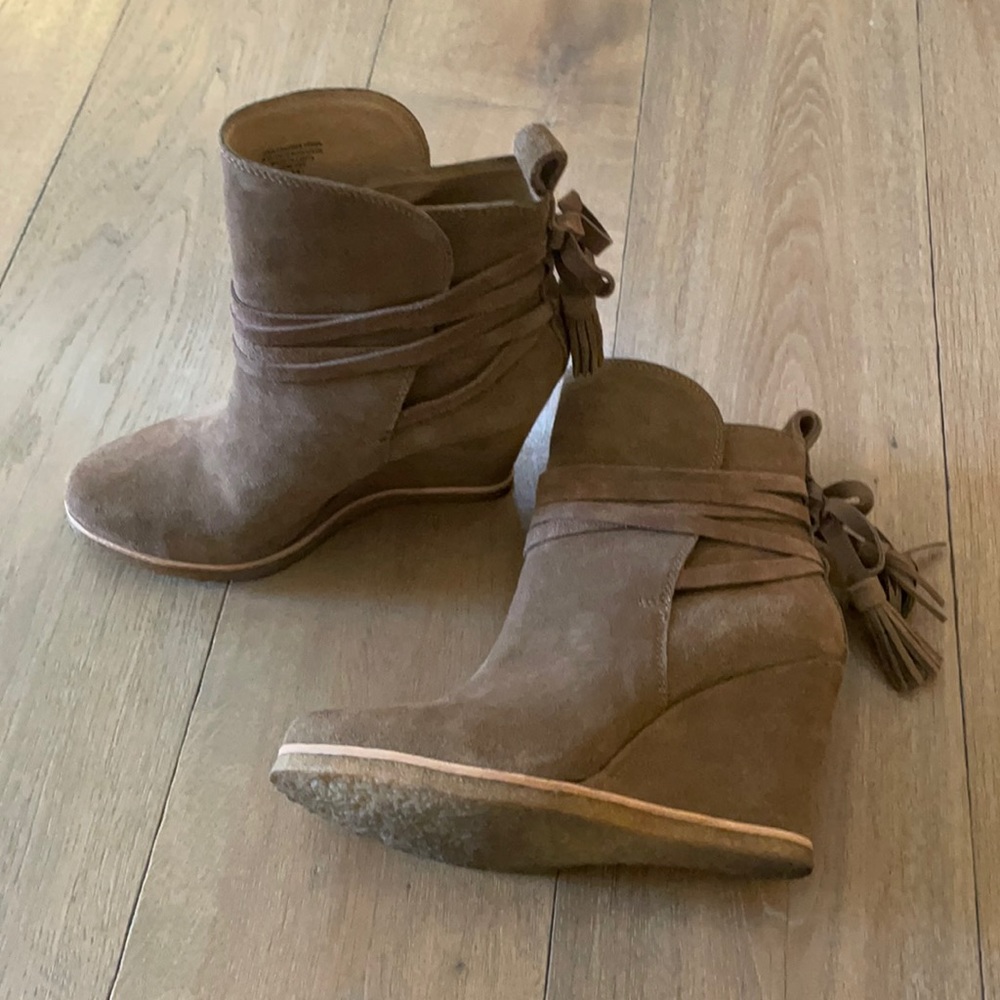 Like new! Splendid Suede Booties- Size 9 - Picture 1 of 13